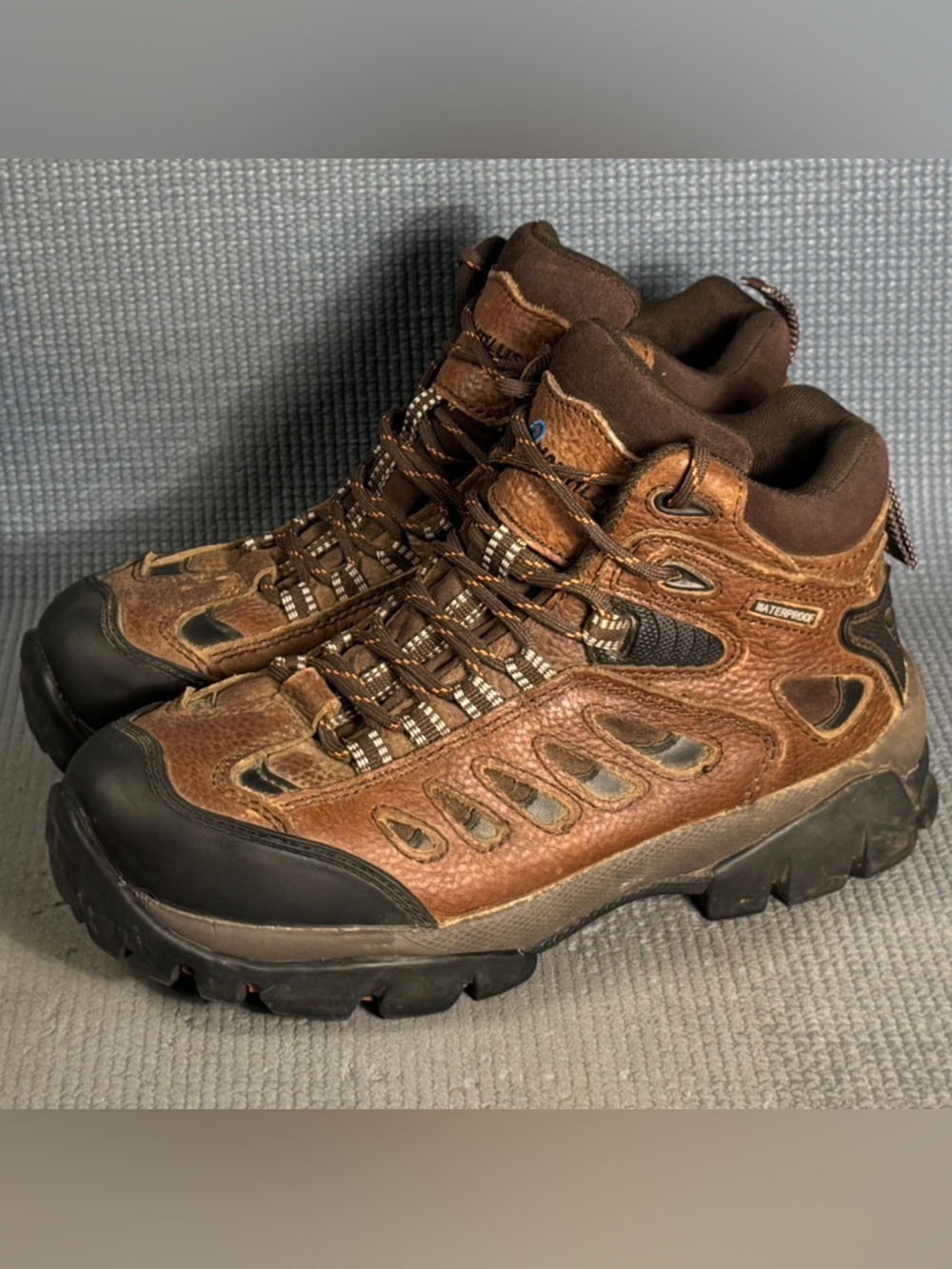 Nautilus Safety Footwear Men's N9546 Waterproof Steel Toe Hiker Boots Size 8